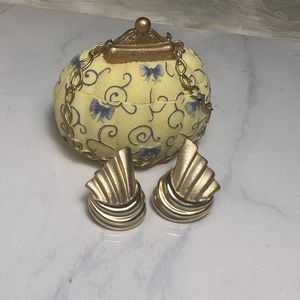 Vintage Gold Tone Clip On Earrings